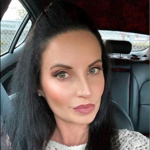 Meet your Posher, Caroline